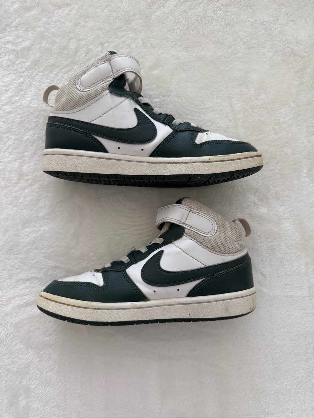 Nike Boys Court Borough Mid 2 - size 13.5